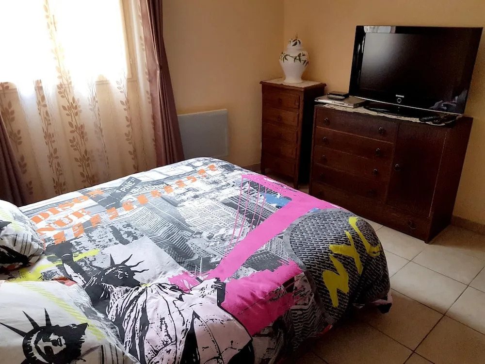 House With 2 Bedrooms in Ver-sur-mer, With Enclosed Garden - 100 m From the Beach