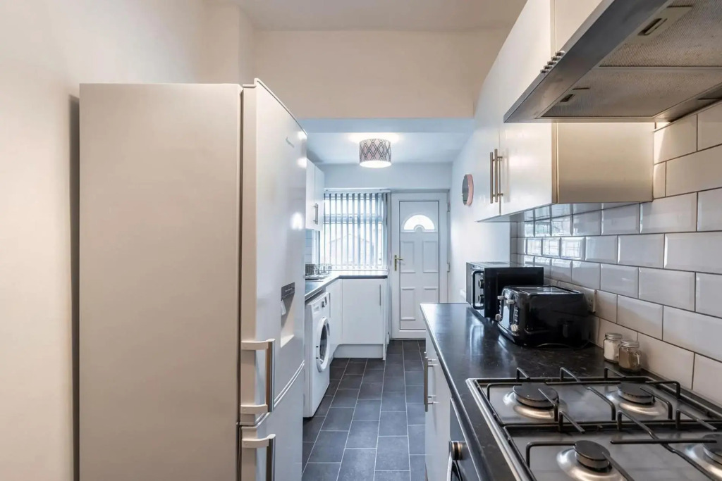Family & Contractors & Free Parking & Airport Location