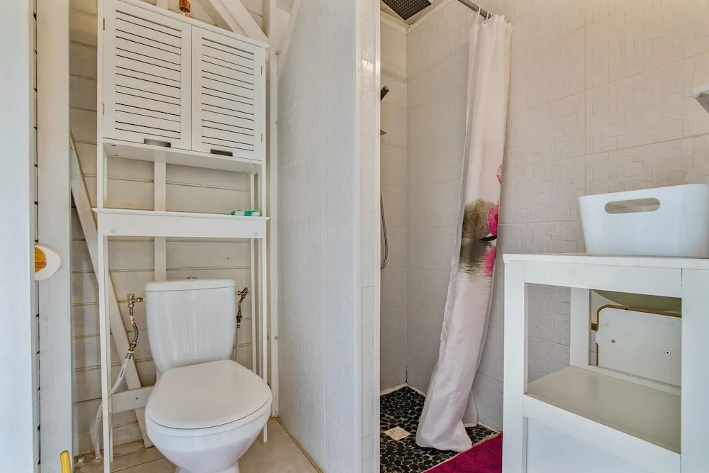 Bungalow With one Bedroom in Petit Bourg, With Pool Access, Enclosed G