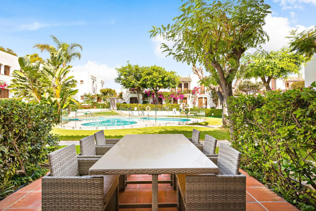Estepona - Playa - Villa de 3 dormitorios con acceso directo a la piscina y al lado del mar Si7
