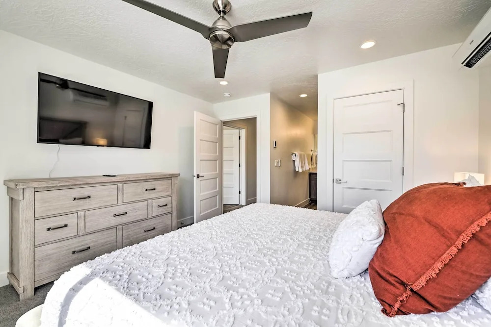 Spacious St. George Townhome w/ Grill & Views!