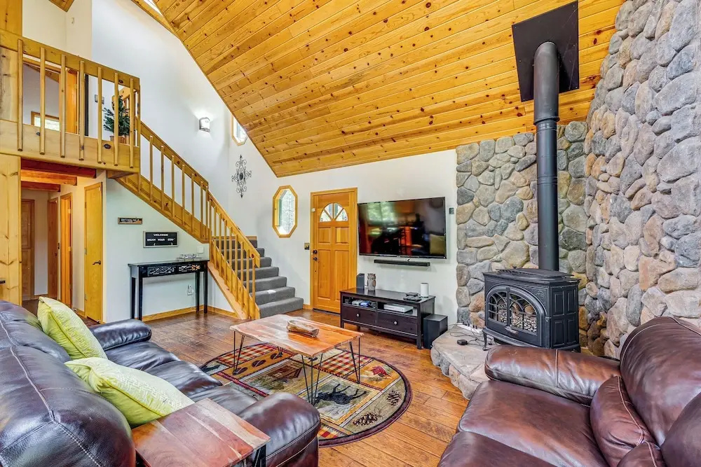 Blue Lake Mountain Retreat w/ Lake & Pool Access