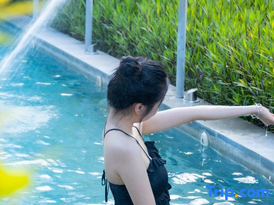 Nine View Lake Fondney Hot Spring Hotel