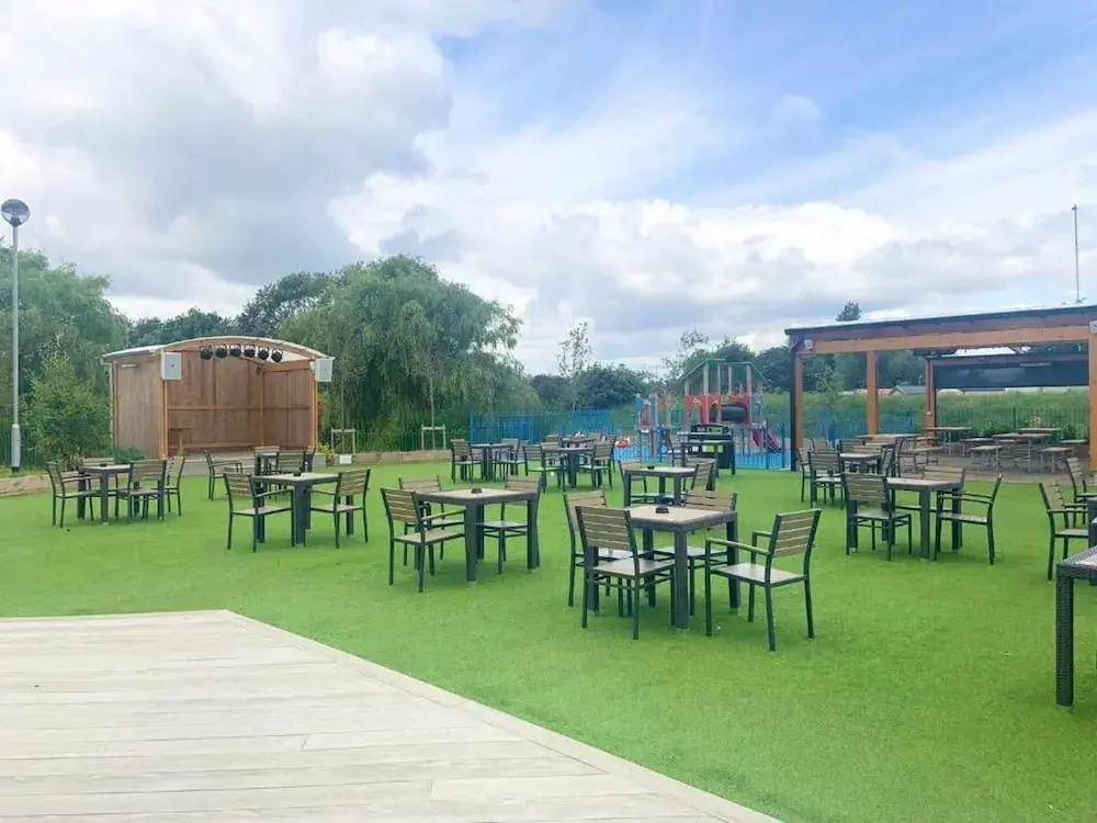 Meadows 33 Hot tub - Southview Holiday Park