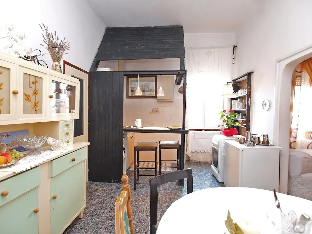 Apartment 1050