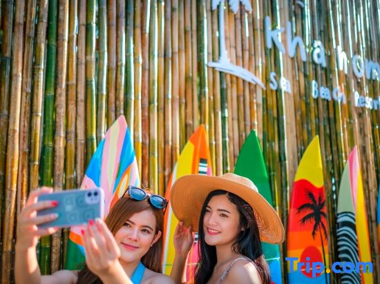 Khanom Sea Beach Resort