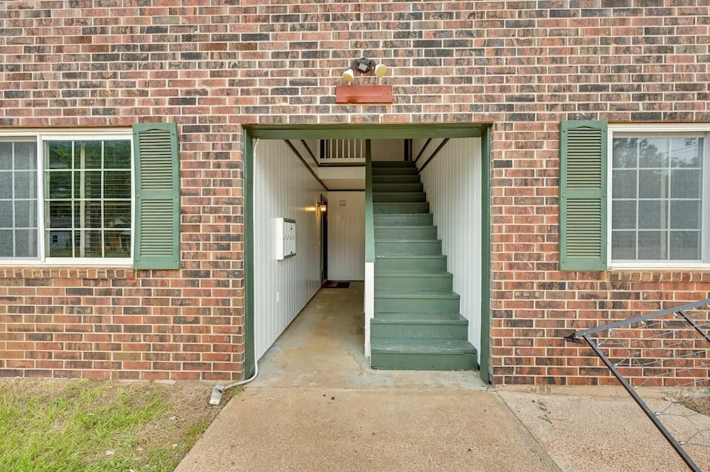 The Homestead Luxury Cozy 2BR Apartment in Nacogdoches Near SFA University and Downtown Pet Friendly Business Ready Extended Stays Welcome with Self Check In High Speed WiFi Full Kitchen In Unit Laundry Private Parking and Quiet Comfort
