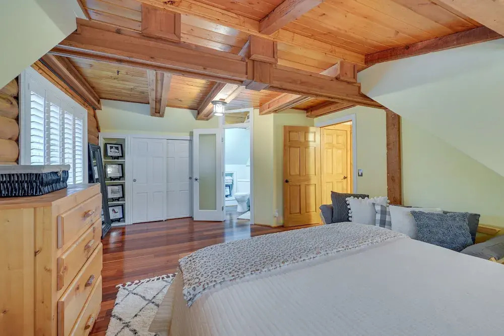 Dreamy Alpine Cabin w/ Hot Tub, Fireplace & More!