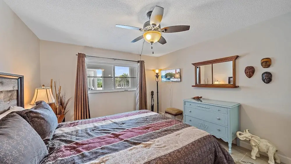 Salty Soldi 2 Bedroom Condo by RedAwning