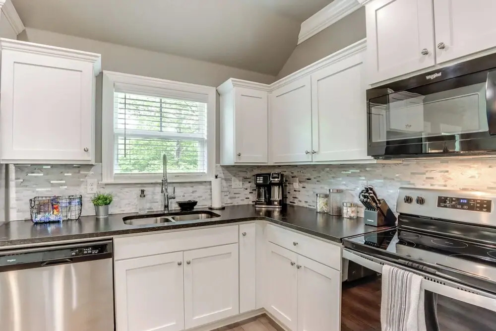 Eureka Springs Family Home - 1/2 Mi to Marina!