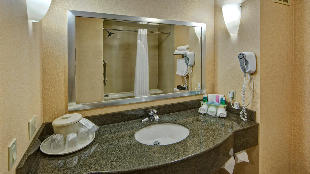 Holiday Inn Express & Suites Cookeville by IHG