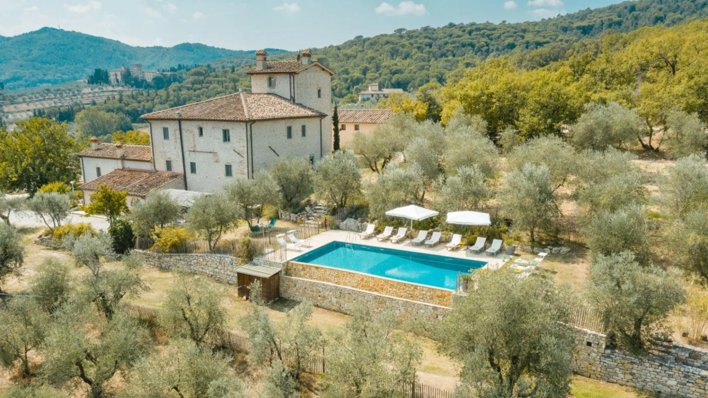 Luxury villa just 14 km from Florence. Sleeps 16 with hydromassage, sauna & gym!-Villa Il Forte