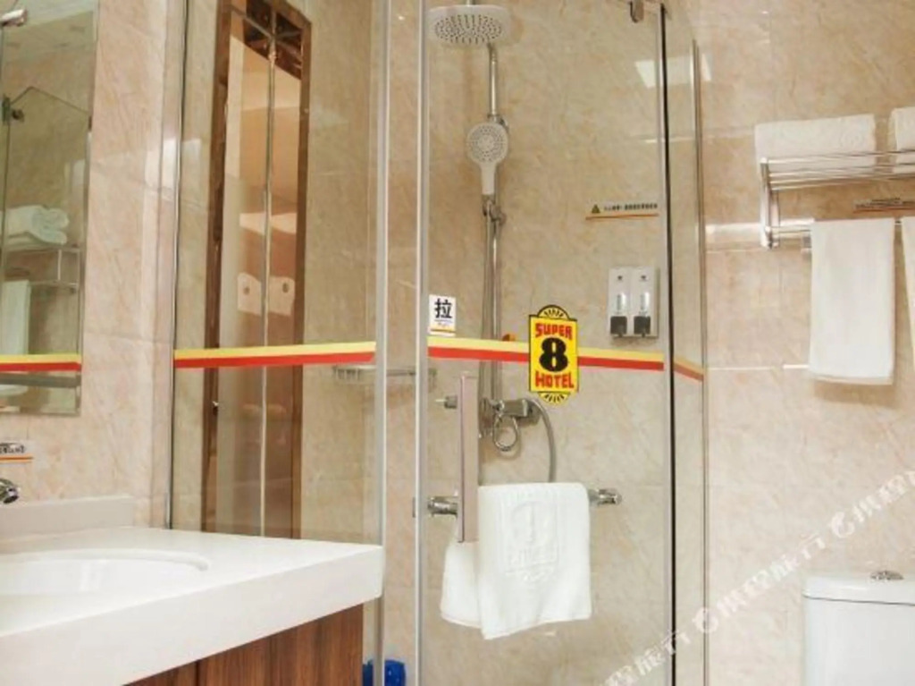 Super 8 Hotel (North Square of Suzhou Railway Station)