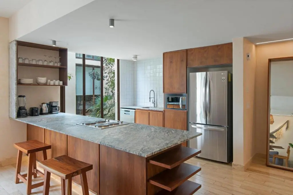 205 Perfect Location 3 bedrooms Apartment