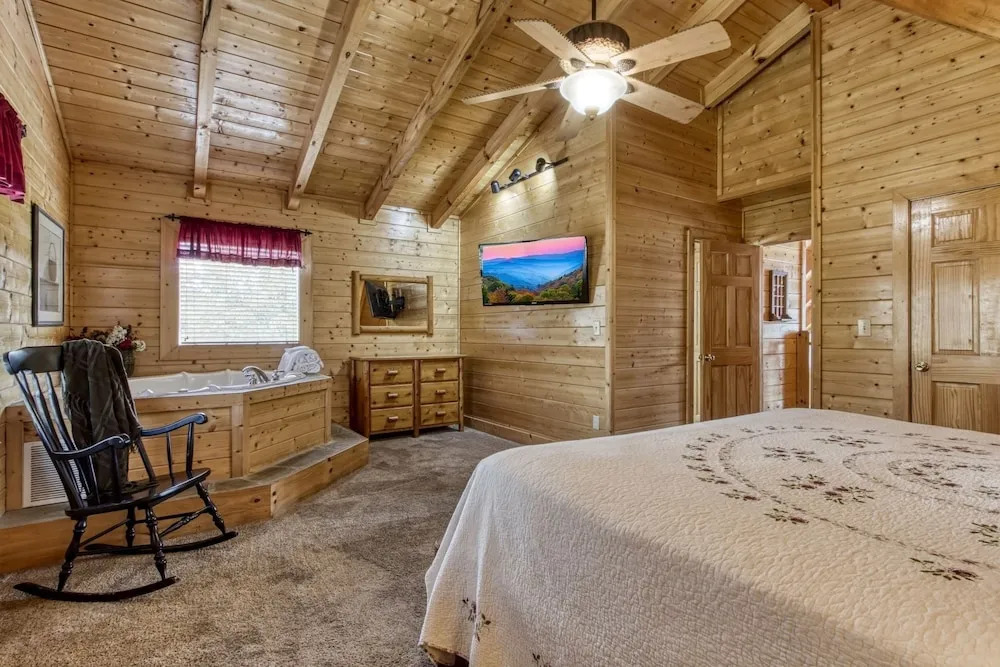 ERN819 - Mountain Majesty - Great Location! Close to All the Action! cabin