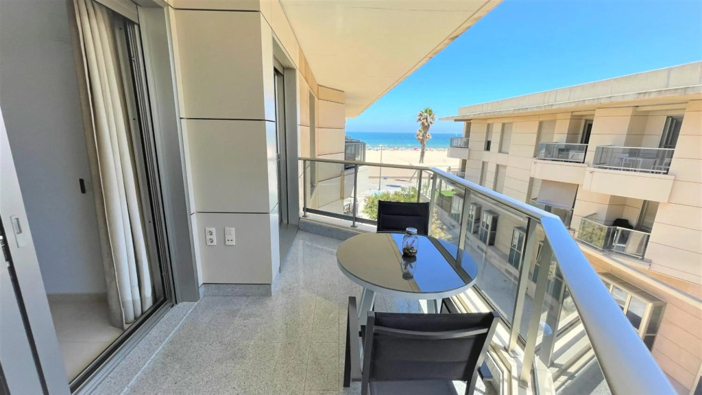 Front Sun Beach Apartment