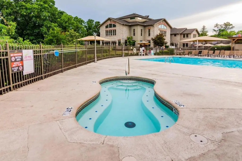 Table Rock Escape at Pointe Royale