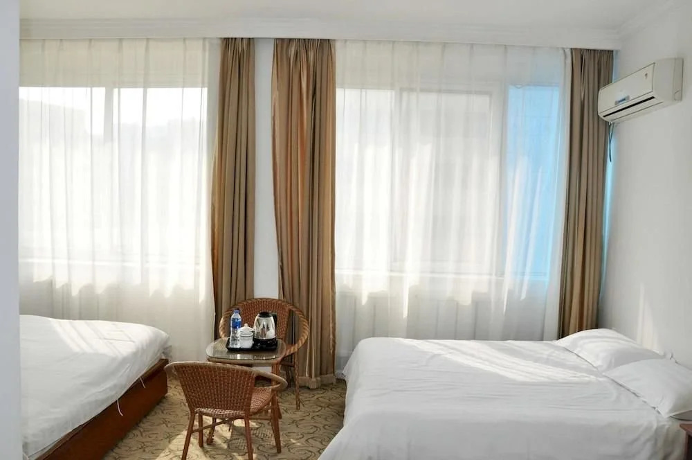 Dalian Yiju Hotel
