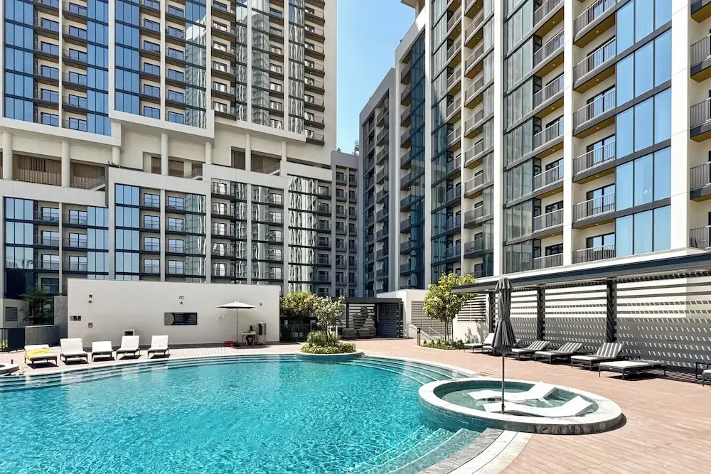 PVH - Stylish 1BR with Study - The Crest