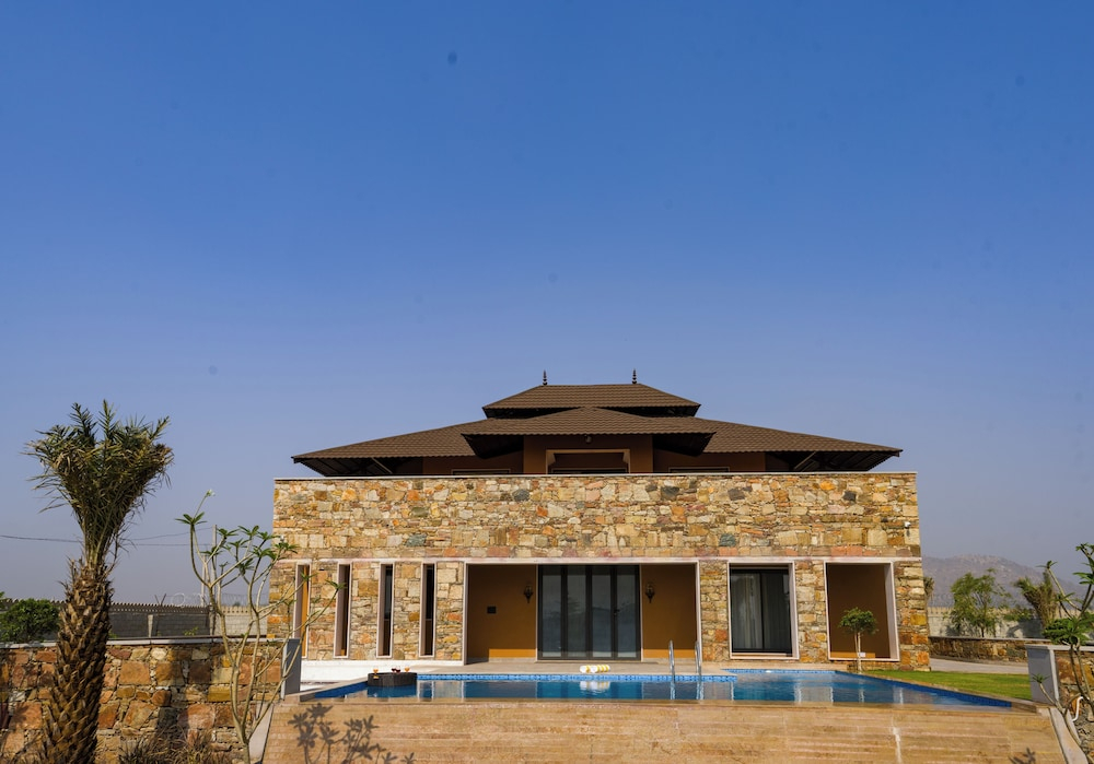 ELIVAAS The Kanota Retreat 4 BHK Villa