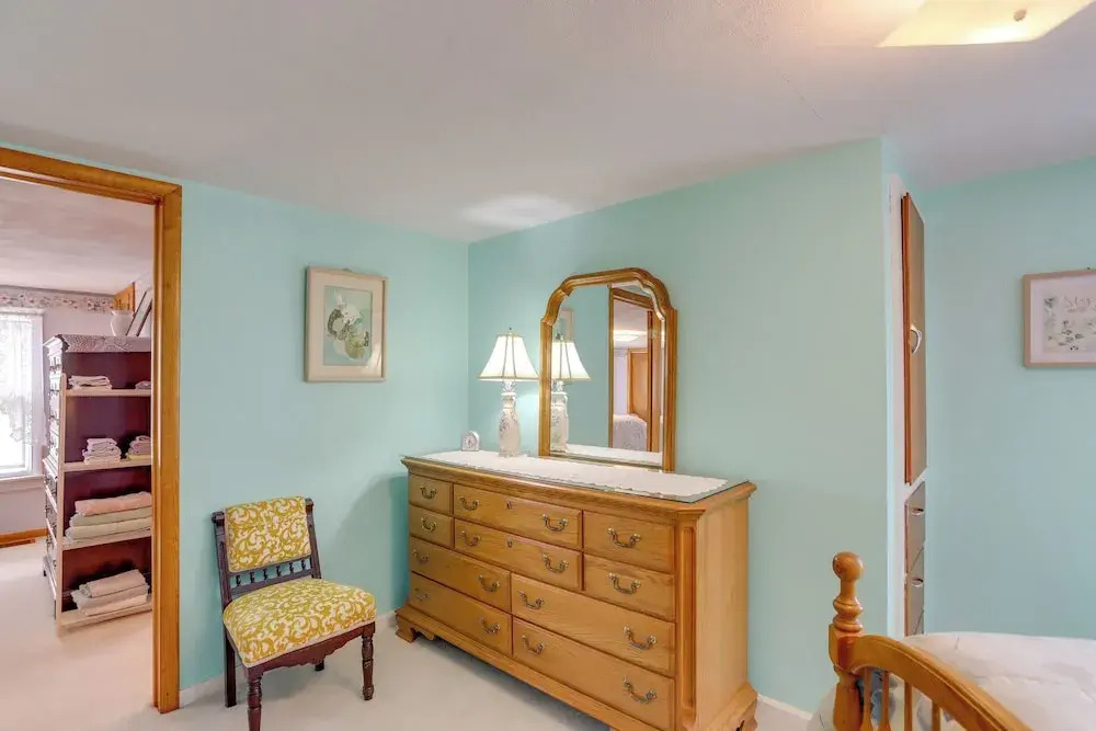 Home w/ Screened-in Porch < 1 Mi to Lake Erie