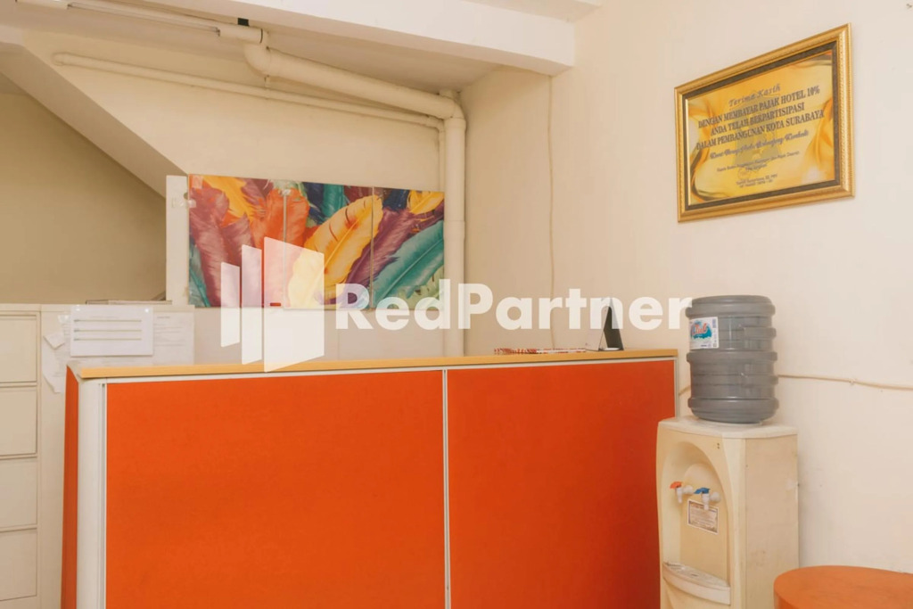 Pits Hotel RedPartner near Atom Mall