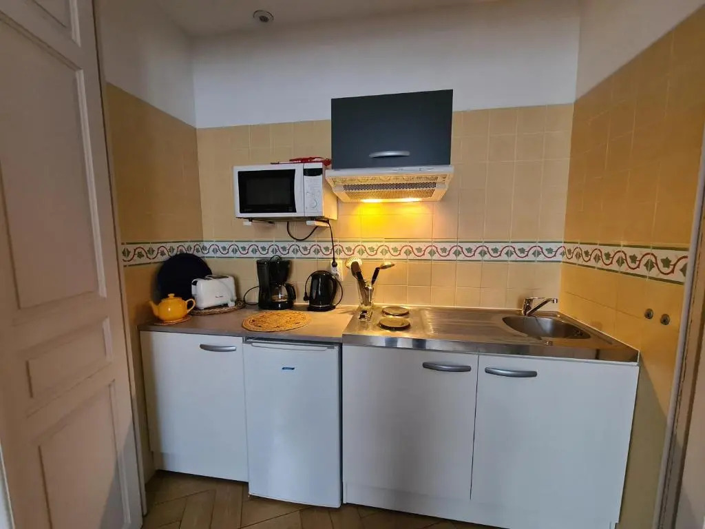 Chambres dHôtes et Gîtes- LAbri sous Roche