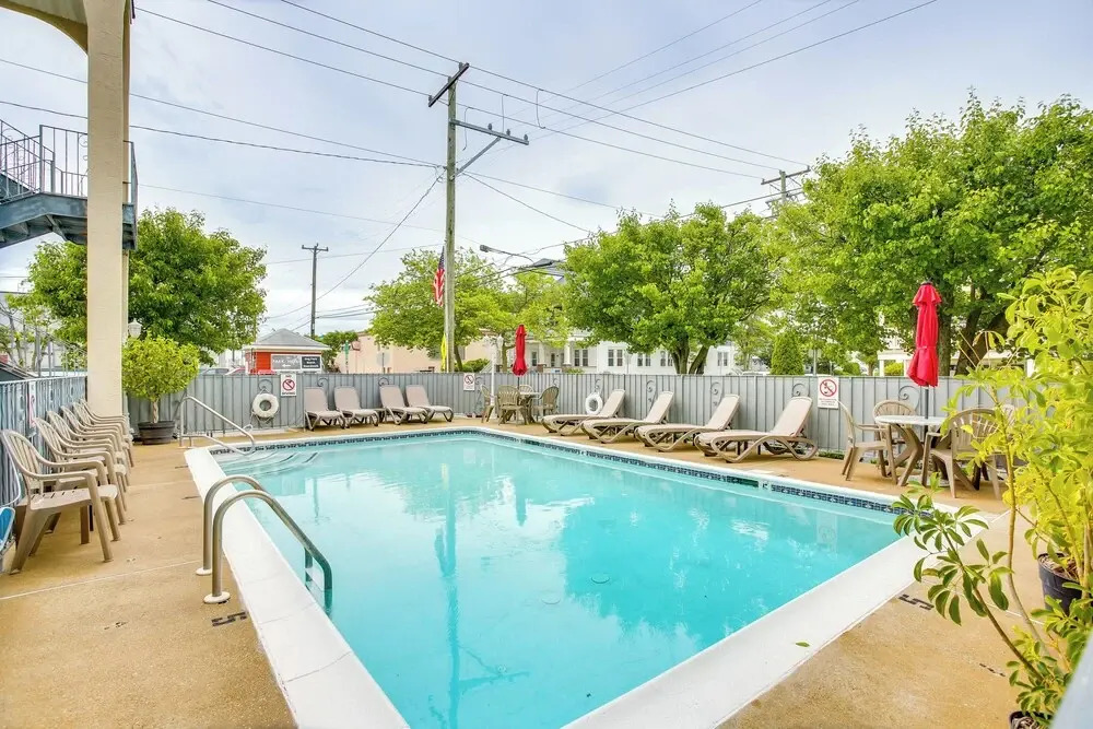 Quaint Wildwood Condo ~ Walk to Beach!