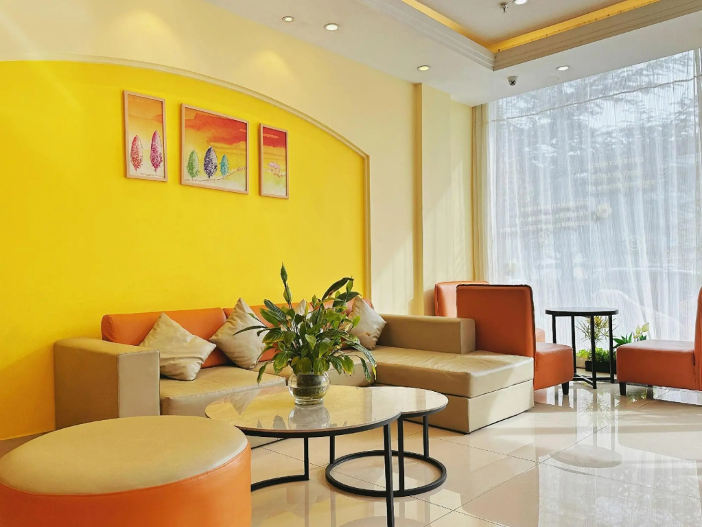 Homeinn Hotel (Lhasa Tibet Museum Lobrinka)