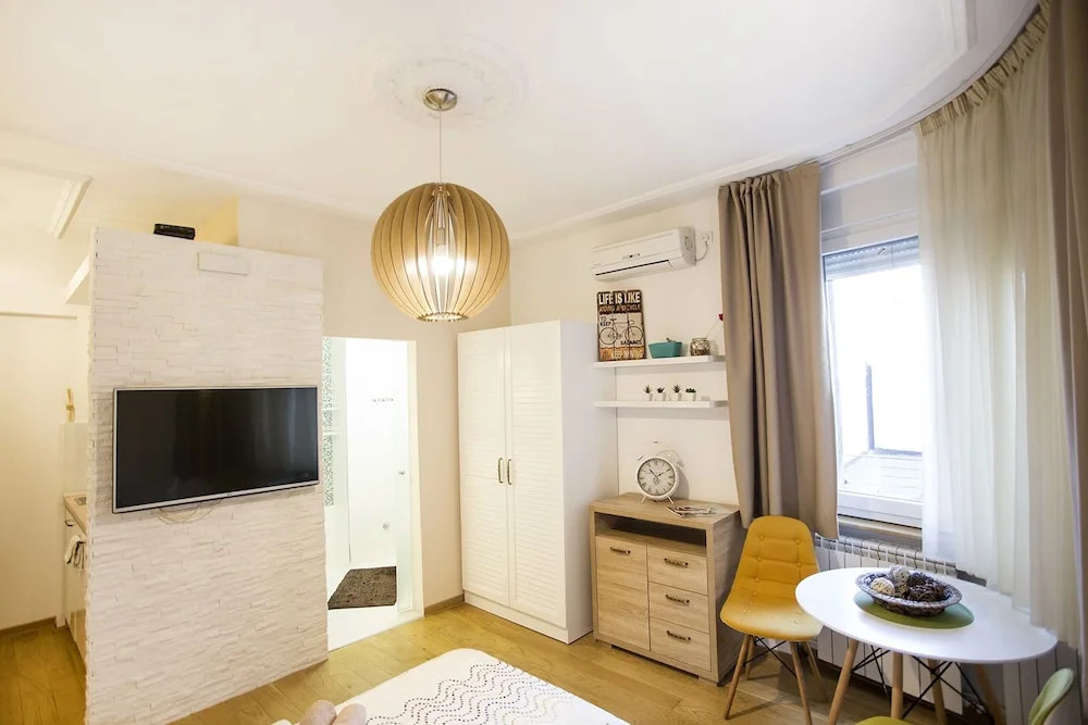 Atomic Apartment 03