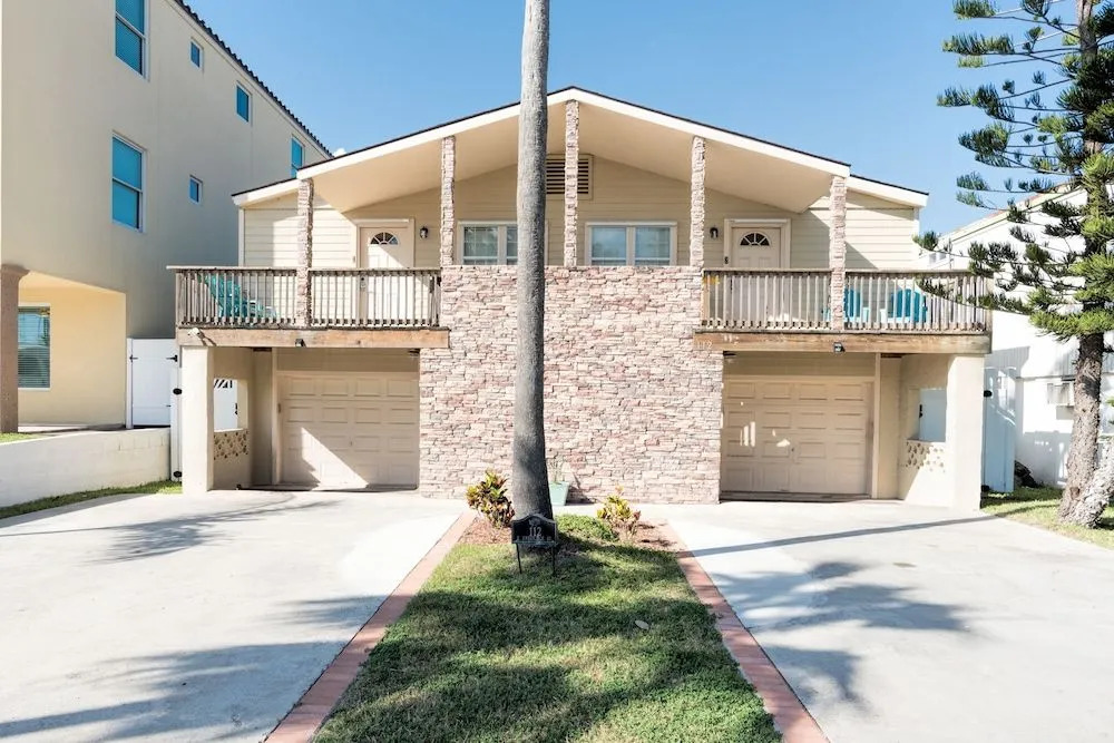 112 E Amberjack Duplex #1-2 - 6 Br apts by RedAwning