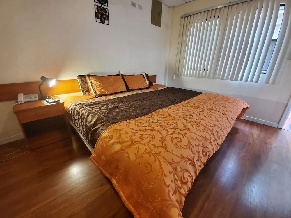 Mariscal Inn & Suites