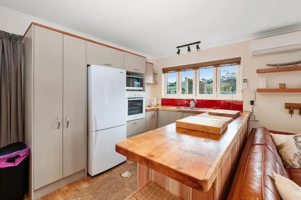 The Purple House - Ohakune Holiday Home with Spa Pool