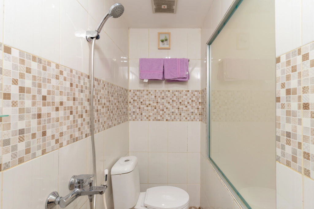 RedDoorz Plus Near RS Royal Taruma Grogol