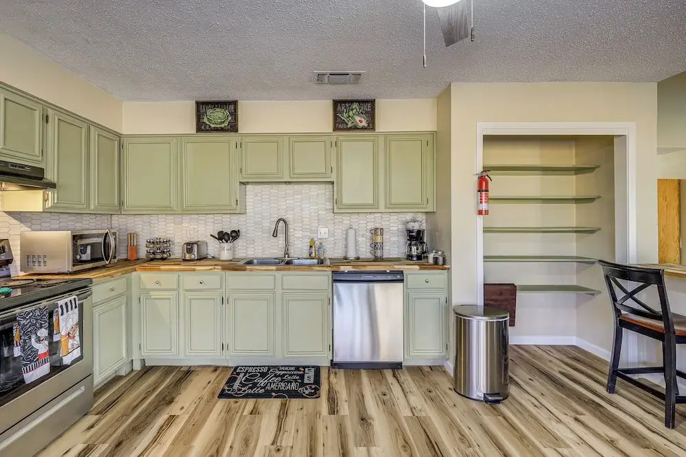 Hot Tub, Pool & Game Room: San Antonio Family Gem