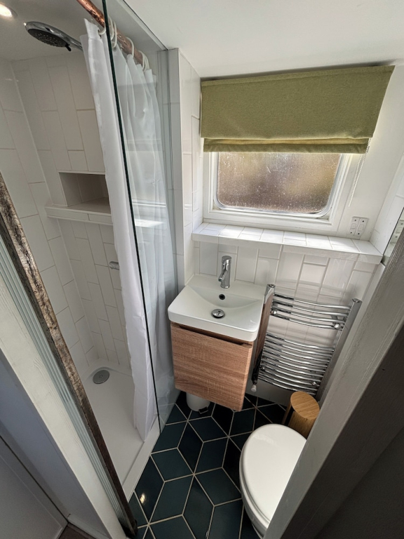 Unique 2 Bed Waterside Retreat, Pet Friendly