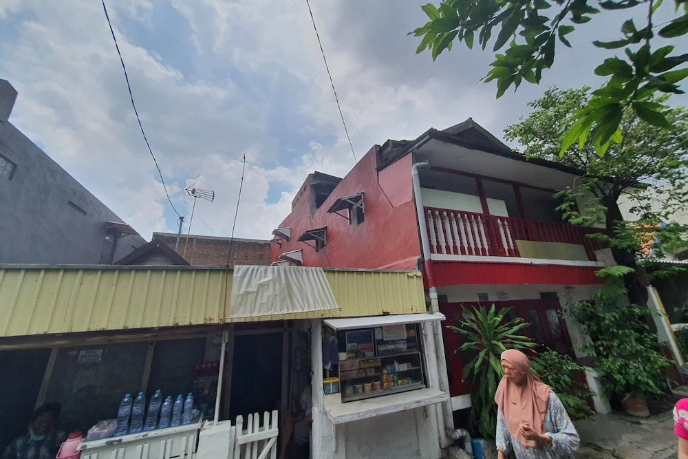 SPOT ON 93681 Qodri Homestay Syariah