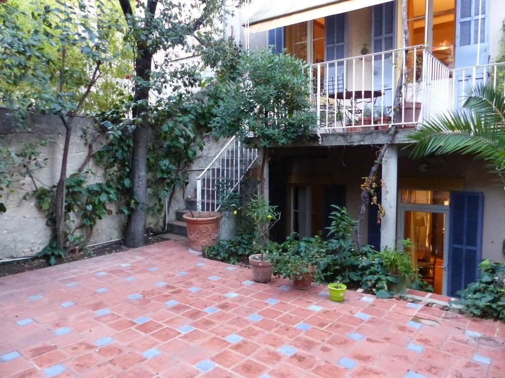 Côté Cour