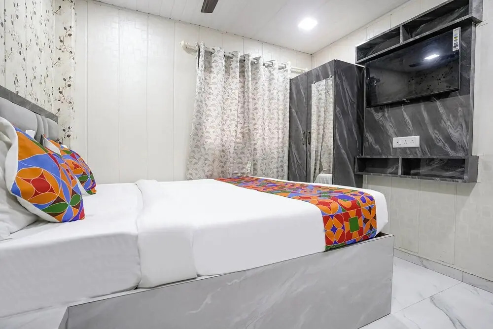 Fabhotel Hans Residency