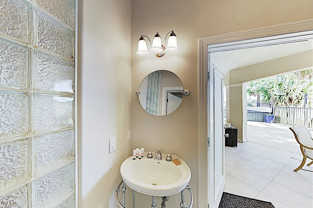 New Listing! Canal W/ Pool, Hot Tub & Dock 3 Bedroom Home