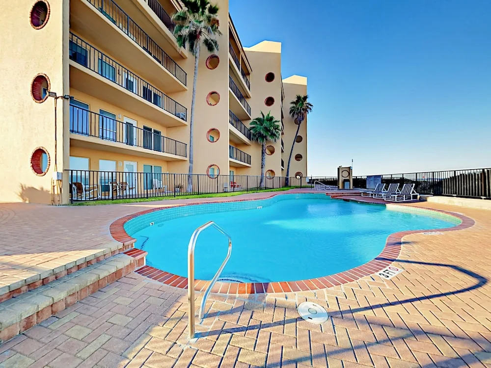 4400 Gulf Blvd Condo Unit 107