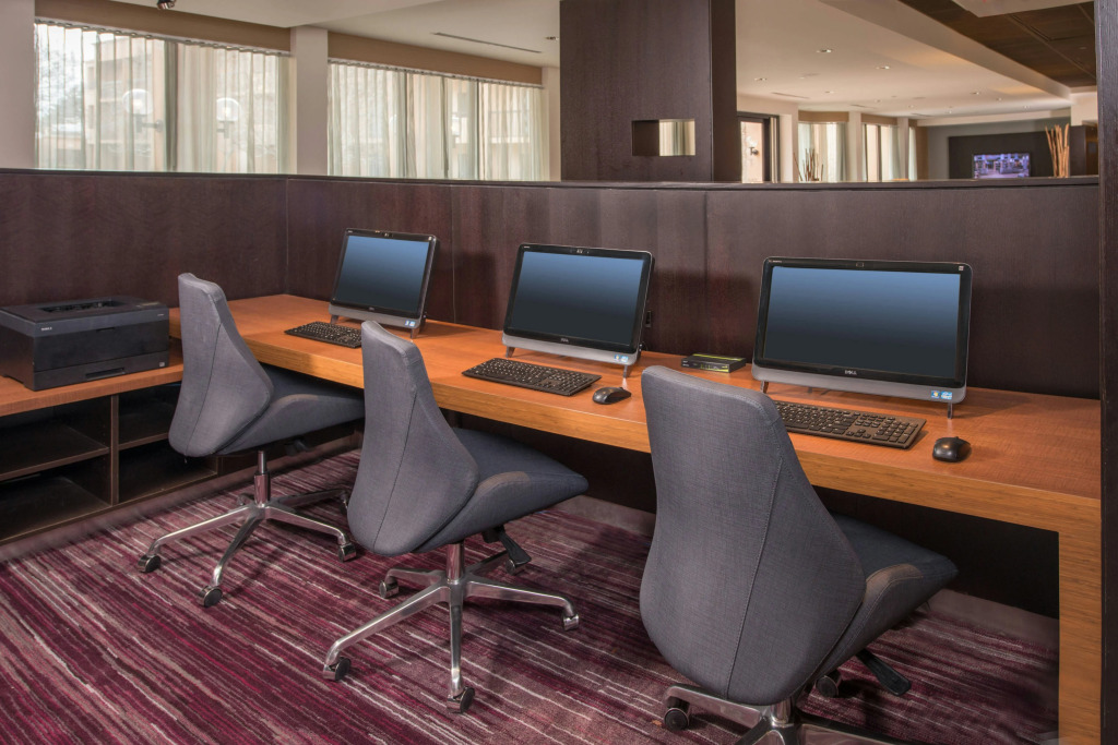 Courtyard by Marriott Fairfax Fair Oaks