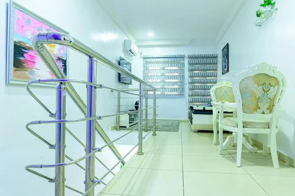 Luxury 4 Bedrooms Apartment 24Hrs Elect/WIFI/Security