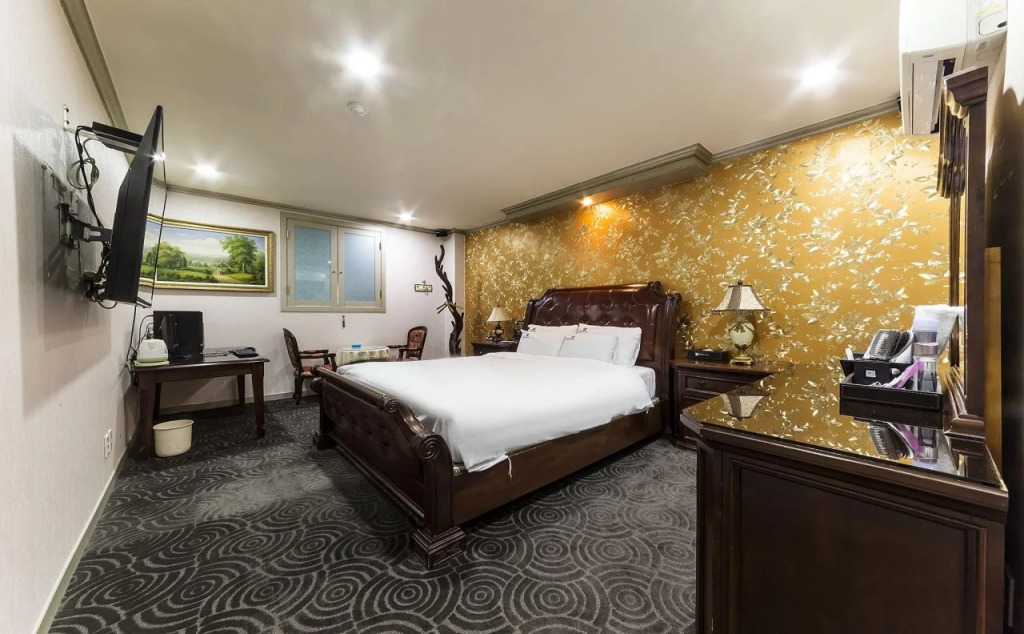Ed Hotel