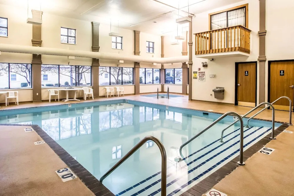 Riverview Inn & Suites