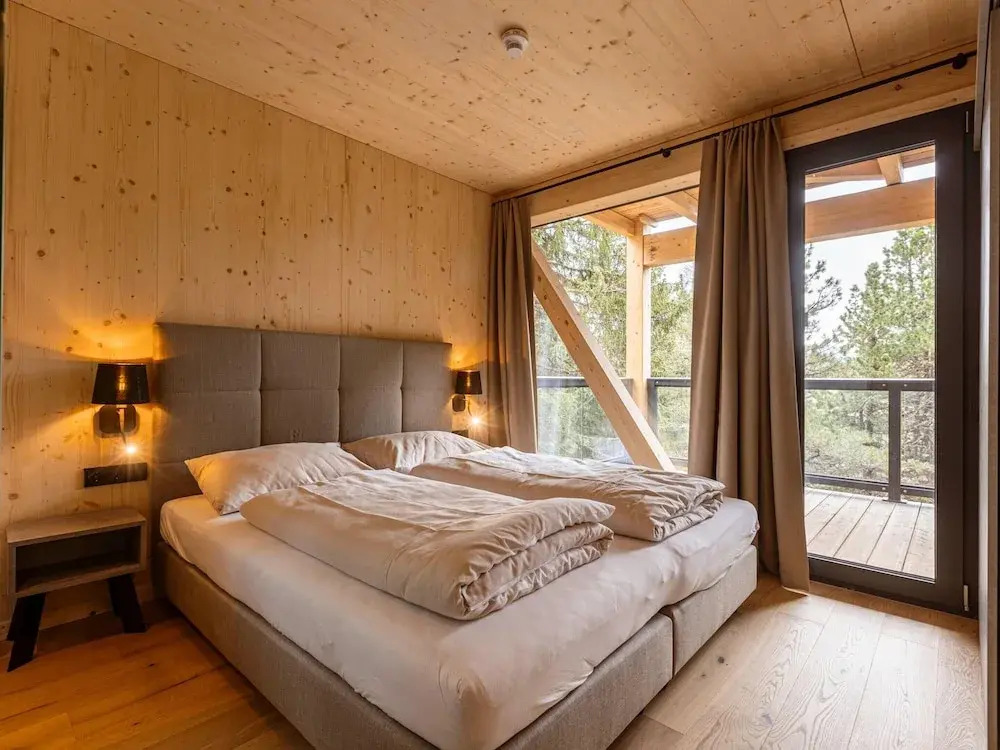 Attractive Chalet Sauna & Hottub