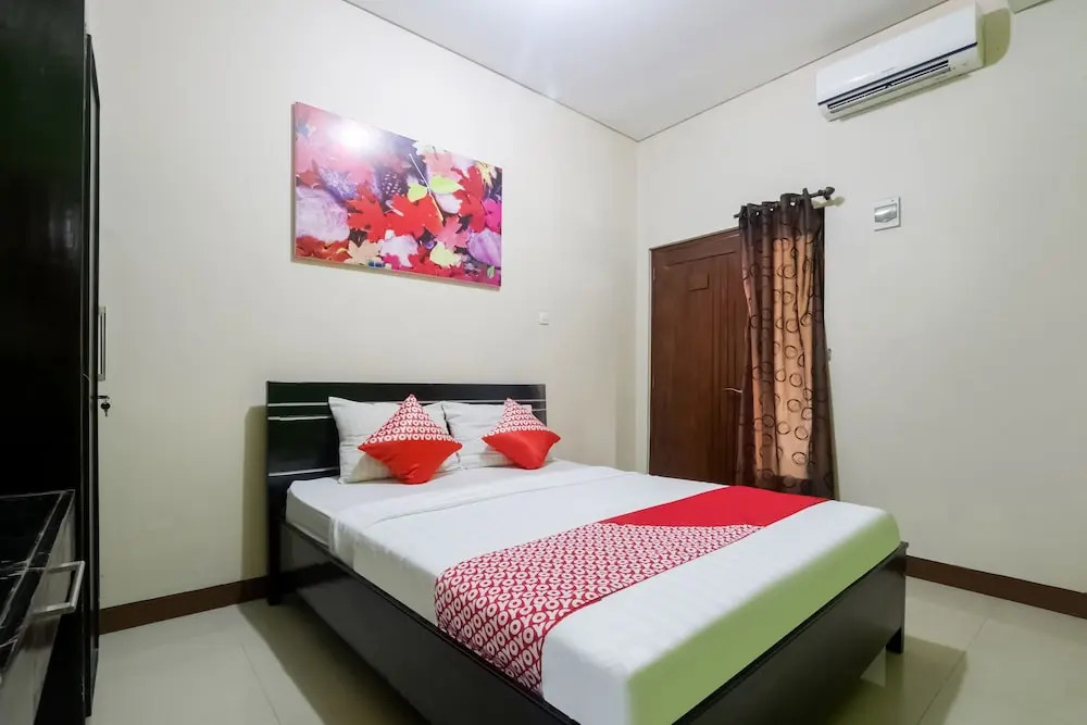 DWaru Homestay Syariah near Jl Slamet Riyadi Mitra RedDoorz