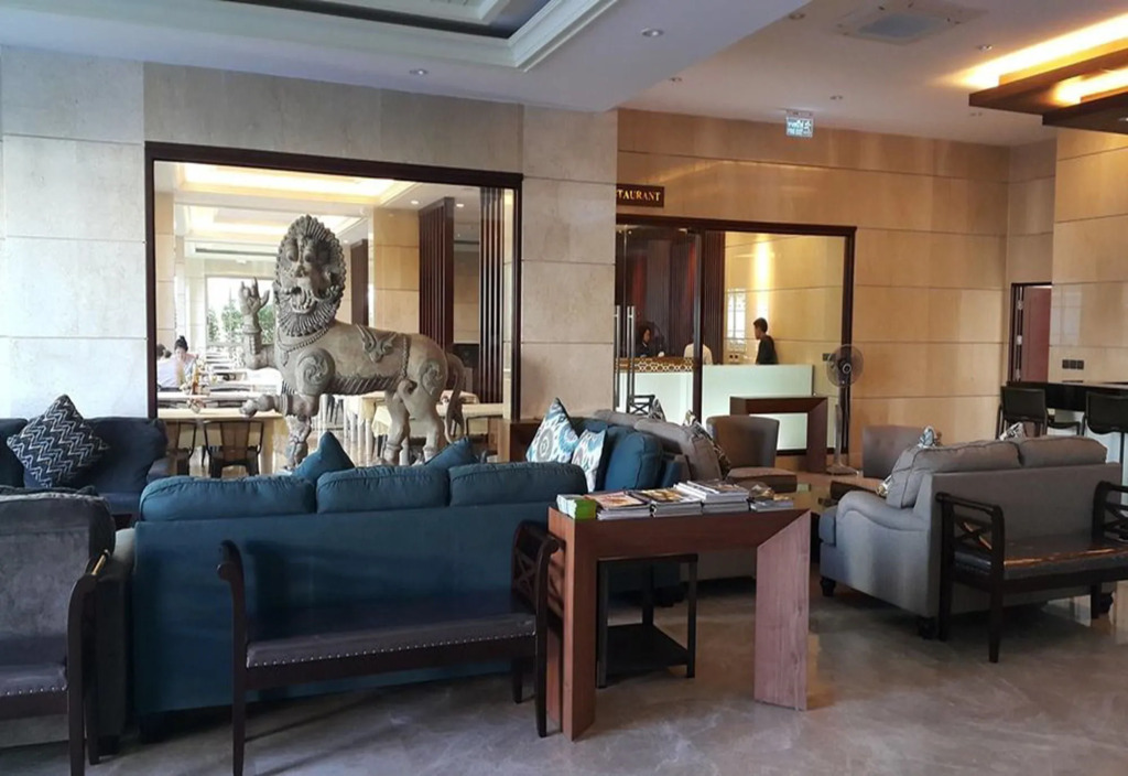 March Hotel