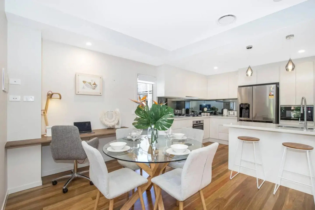 Park Avenue Townhouse Retreat Brisbane Sleeps 10