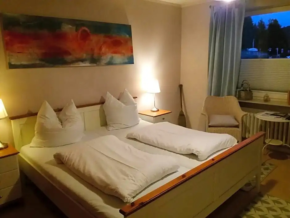 Strandhaus Edersee - Kaminzimmer, Seeblick, Badestrand, Seeterrasse